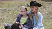 Taylor (Niamh Wilson) und Amy (Amber Marshall)