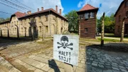Auschwitz stand im Zentrum der Vernichtungsmaschinerie und Dany Dattel kehrt 77 Jahre später als einer der wenigen Überlebenden an diesen Ort zurück, um sich seinen Traumata zu stellen.