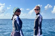 Elspeth Strike (re.) und ihre Kollegin Nuha Rasheed (li.) erforschen das Verhalten und die Vorkommen der Mantarochen für die britische Schutzorganisation Manta Trust.