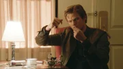 Nur mit einer Angelschnur und einem Fischmesser ausgestattet, jagen MacGyver (Lucas Till) und Jack Dalton einen korrupten FBI-Agent, der einem Kollegen einen Mord anlasten will.