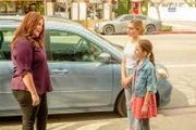 (v.li.): Katy Mixon (Katie Otto), Meg Donnelly (Taylor Otto), Julia Butters (Anna-Kat Otto).