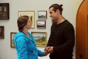 Julian (Sandro Kirtzel) verspricht Sophia (Patricia Freund), dass er alles tun wird, um ihre Beziehung zu retten.