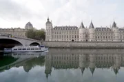 Recht und Ordnung: Bevor sie zum Touristenmagnet wurde, war die Seine-Insel Ile de la Cité vor allem Sitz der Staatsgewalt.