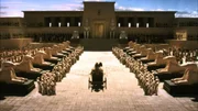 Manchmal scheint das Leben nur aus Spurts zu bestehen. Pharao Ramses II. spurtet nicht nur in einen Krieg gegen die Hethiter. Er muss sich auch ranhalten, dass sein protziges Grabmal für das Leben nach dem Tod bereit ist.