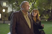 L-R: Dr. Isles (David Ogden Stiers) und Maura Isles (Sasha Alexander)