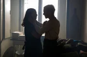 Heimliche Liebe: Gereon Rath (Volker Bruch) und seine Schwägerin Helga (Hannah Herzsprung) in Berlin.