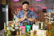 Weit entfernt von japanischer Tradition. Wie die Industrie mit Farbstoffen, Geschmacksverstärkern und Streckmitteln trickst, zeigt Sebastian Lege.