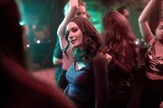 Jenni (Josefine Asplund) geht feiern.
