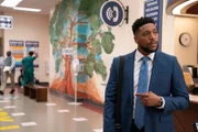 Dr. Floyd Reynolds (Jocko Sims)