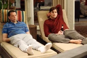 Auf Walden (Ashton Kutcher, r.) und Alan (Jon Cryer, l.) wartet ein ganz besonderer Valentinstag ...