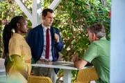 Detective Naomi Thomas (Shantol Jackson, l.) und Neville Parker (Ralf Little, M.) befragen den Verdächtigen Peter Galbraith (John Michie, r.) nach seiner Beziehung zum Opfer.