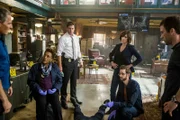 Als der Mann einer Verdächtigen im NCIS-Büro um sich schießt, müssen sich Pride (Scott Bakula), Loretta (CCH Pounder), Agent Russo (Ivan Sergei), Brody (Zoe McLellan), Sebastian (Rob Kerkovich) und LaSalle (Lucas Black) fragen, was wirklich hinter diesem Angriff steckt ...