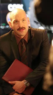 Detective Thomas "TJ" Jaruszalski (Corey Stoll)