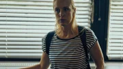 Gruppeninspektorin Penny Lanz (Lilian Klebow) erfährt, dass Schneider seine Frau geschlagen haben soll.