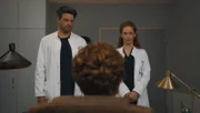 Dr. Erik Behrens (Daniel Buder, l.); Dr. Lea Wolff (Sina Valeska Jung r.)