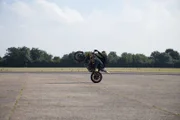 Sieben Menschen, die vermeintlich 'schlecht' Autofahren, treten zu einem Contest an.
