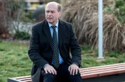 Wolfgang Berger (Horst Günter Marx) macht sich Sorgen um Hannah.