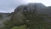 258 Meter hoch und in der Mitte ein riesiges Loch: Der Torghatten, der geheimnisvolle Berg