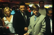 Da Bernie (William H. Macy, l.) als "Cooler" unersetzlich f&uuml;r Shelly (Alec Baldwin, M.) ist, dr&auml;ngt er sich zwischen das frisch verliebte Paar. Natalie (Maria Bello, li.)