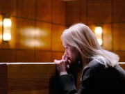 Susannah (Anne-Marie Duff) muss sich von ihrer Tochter verabschieden.