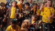 Vor der Generalprobe für die Schulaufführung richtet Wuffel Chaos in der Klasse an.