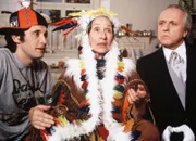 Fascht e Familie Allzeit bereit! Folge 80 Fasziniert von den indianischen Weisheiten: Martin Schenkel als Flip, Trudi Roth als Tante Martha, Walter Andreas Müller als Hans.