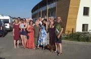 Gemeinschaftliches Wohnen, Alt und Jung, arm und reich, Familien und Singles im selben Haus - nach 20 Jahren wird dieser Traum Realität: das mitwachsende Mehrgenerationen-Haus. Im Bild: Mitglieder der Genossenschaft 'Kassel im Wandel'.