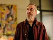 Am Abend eines langen Tages: Danny (James Nesbitt) hat Pathologin Jackie in ihrem mondänen Privathaus aufgesucht.