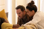 (v.l.n.r.) Amy Bellafonte (Saniyya Sidney); Brad Wolgast (Mark-Paul Gosselaar); Dr. Lila Kyle (Emmanuelle Chriqui)