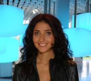 Moderatorin Özlem Sarikaya.
