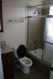 Nicht schön anzuschauen: das Badezimmer in Long Beach, Kalifornien...