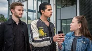 Moro (Skandar Amini, Mi.) und Kira (Ronja Levis) kennen sich.