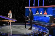 Moderator Alexander Bommes (M.) mit den Kandidat:innen: Veronika Stöckl (l.), Enrico Krause (3.v.r.), Christa Schlang (2.v.r.) und Nicolas Kau (r.).