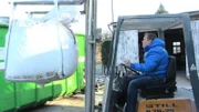 Trödelprofi Otto gibt wie immer Vollgas um das Mutter-Tochter-Gespann helfen zu können.