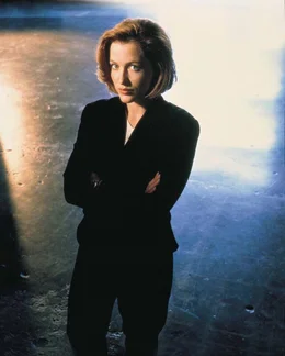 (5. Staffel) - Die FBI-Agentin Dana Scully (Gillian Anderson) erforscht au&szlig;ergew&ouml;hnliche Ph&auml;nomene.