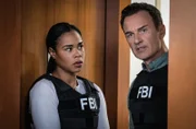 Sheryll Barnes (Roxy Sternberg, l.); Jess LaCroix (Julian McMahon, r.)