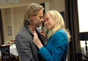 Michael (Erich Altenkopf, l.) und Coco (Mirjam Heimann, r.) kommen sich sehr nah.