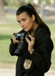 Auf der Suche nach Hinweisen: Ziva (Cote de Pablo) ... Auf der Suche nach Hinweisen: Ziva (Cote de Pablo) ...