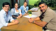 Trödelprofi Sükrü Pehlivan (re.) mit Erika (li.), Ramona (2.v.li.) und Jürgen