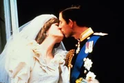 LONDON - JULY 29: Prince Charles, Prince of Wales kisses Diana, Princess of Wales on the balcony of Buckingham Palace following their wedding July 29, 1981 in London, England.