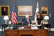 Mike Pence und Alyssa Farah