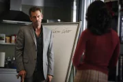 House (Hugh Laurie) und Cuddy (Lisa Edelstein) versuchen herauszufinden, was dem jungen Mädchen Natalie fehlt, die aus ungeklärten Gründen zusammengebrochen ist. Dabei erfahren sie eine schier unglaubliche Geschichte.