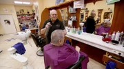 Leo Riedl sucht seit vier Jahren einen Nachfolger für seinen Salon in der Donaucity in Wien.