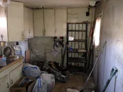 Bevor Christina und Tarek El Moussa richtig los legen können, muss das Zimmer erstmal entrümpelt werden ...