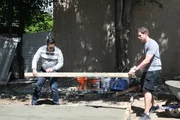 Müssen tatkräftig anpacken: Tarek El Moussa (r.) und Jessie Rodriguez (l.) ...