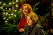 Für Gundula (Andrea Sawatzki, l.) wird das Weihnachtsfest mit der Familie zur Strapaze. Mutter Ilse (Christine Schorn, r.) macht sich Sorgen um ihren demenzkranken Mann.