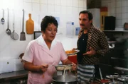 Gina (Ima Agustoni) und Valetti (Henry van Lyck).