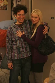 Robin erfährt von Teds (Josh Radnor, l.) Exfreundin Karen (Laura Prepon, r.) von ihrem schlechten Einfluss auf ihn ... Robin erfährt von Teds (Josh Radnor, l.) Exfreundin Karen (Laura Prepon, r.) von ihrem schlechten Einfluss auf ihn ...