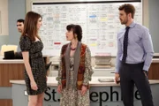 Chelsea Snap (Katy Colloton, 2.v.l.), Cecilia Cannon (Caitlin Barlow, 2.v.r.), John (Nick Viall, r.)