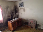 Ganz schön in die Jahre gekommen: Diesem Zimmer wurde schon länger kein neuer Anstrich verpasst ...